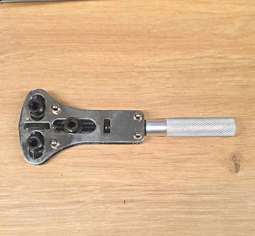 Adjustable watch case - adjustable,